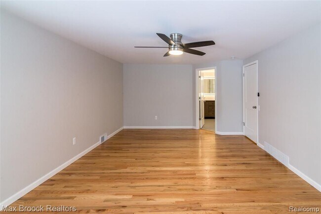 Building Photo - 31419 Sleepy Hollow Ln