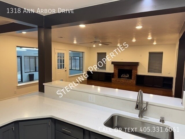 Building Photo - 1318 Ann Arbor Dr