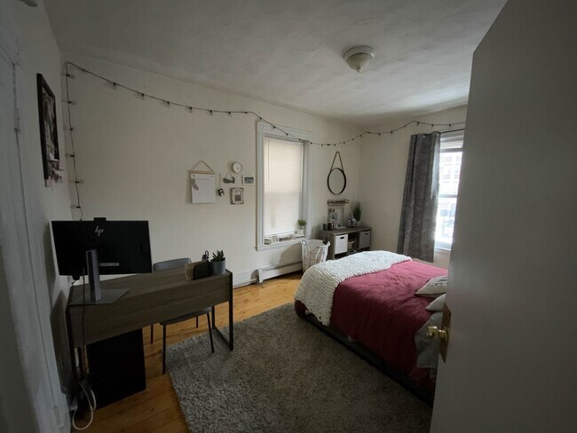 Building Photo - HOT MISSION HILL LISTING!!!!