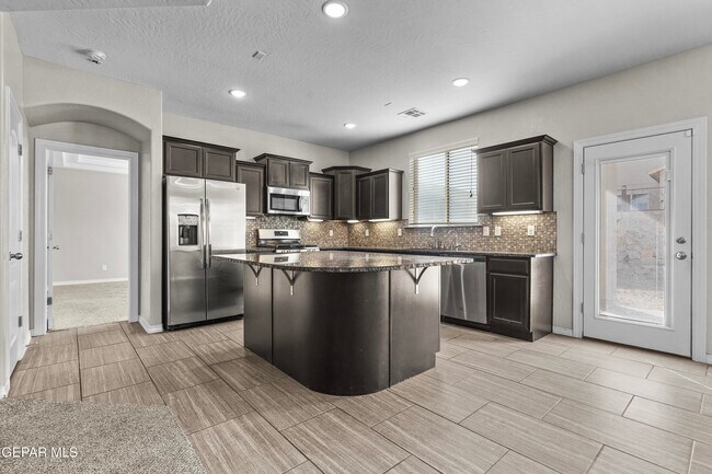 Building Photo - 12640 Mary Ponce Rd