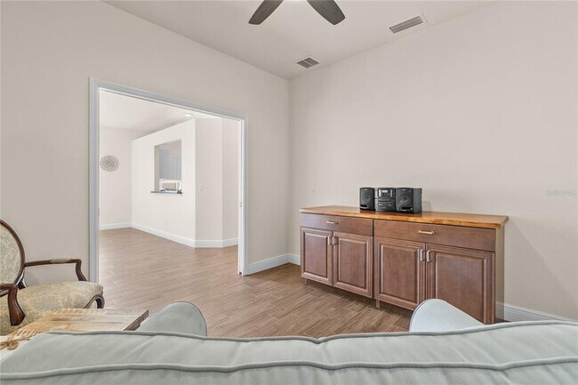 Building Photo - 1937 Scarlett Ave