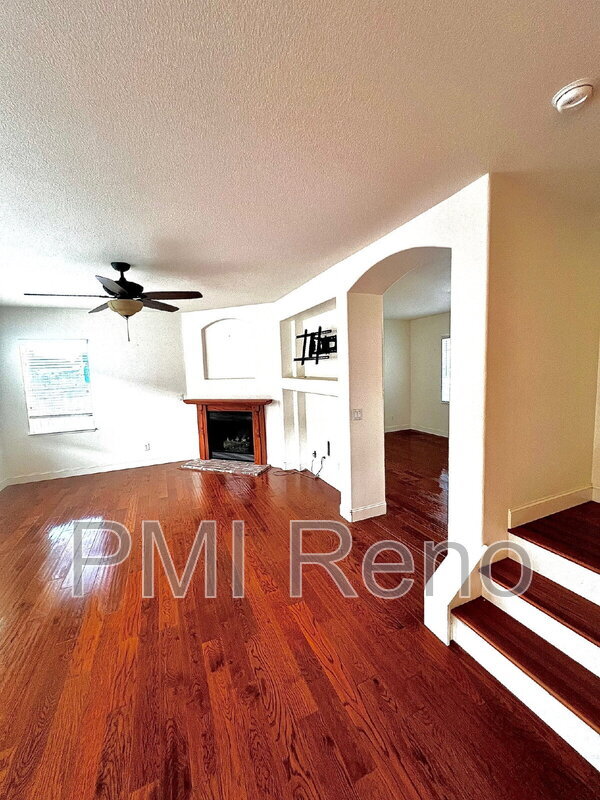 Building Photo - 1720 Oak Dr