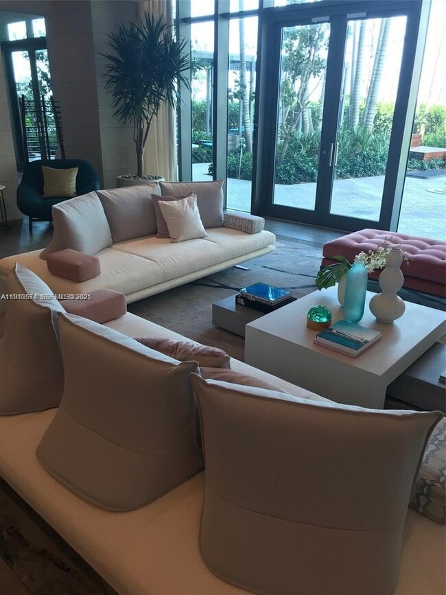 Building Photo - 650 NE 32nd St