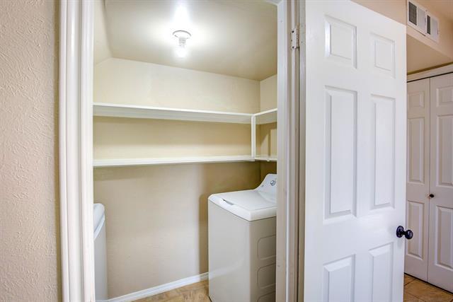 Building Photo - 300 Stoneledge Dr