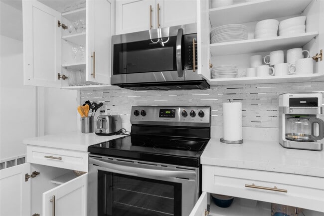 Building Photo - 5311 Pierce St