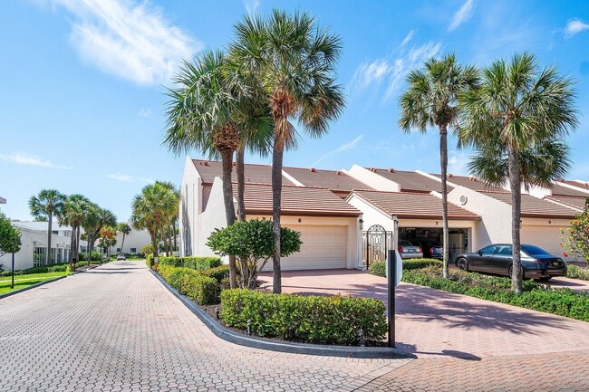 Building Photo - 2717 N Ocean Blvd