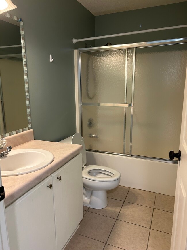 Building Photo - 9474 Villas Dr