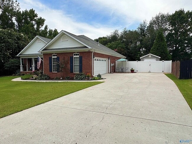 Building Photo - 318 Freedom Ct