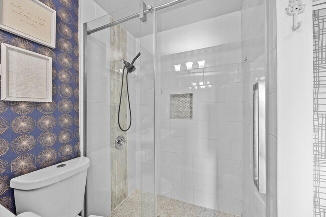 Building Photo - 1520 Shaker Cir