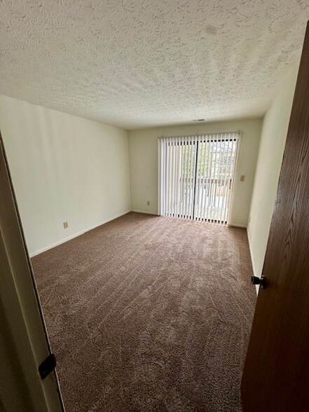 Building Photo - 2160 Hedgerow Road