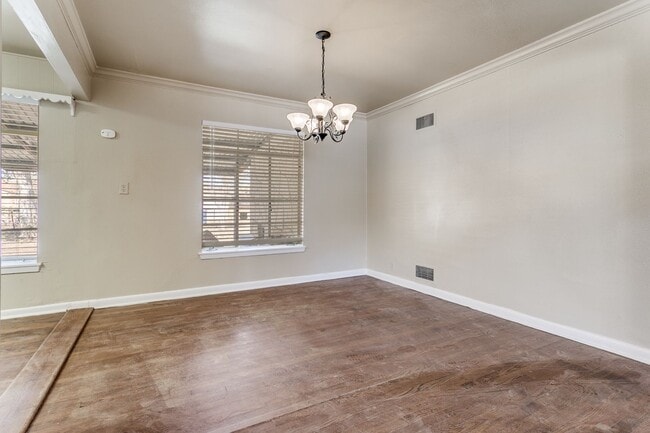 Building Photo - Charming 3-bedroom in the heart of Monticello Park