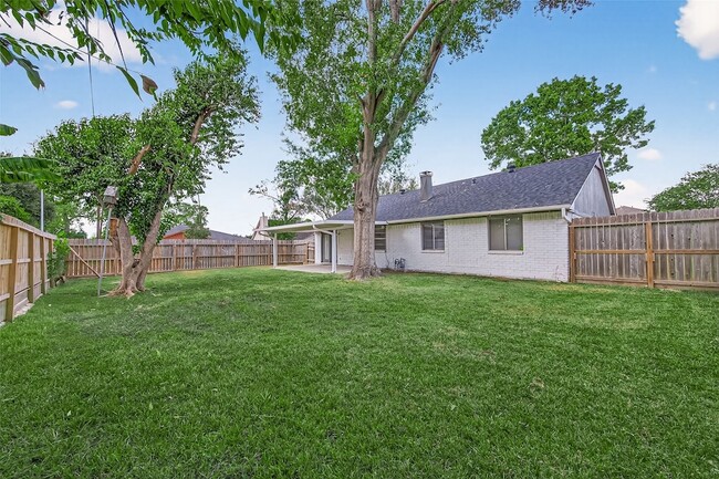 Building Photo - 16355 Sierra Grande Dr