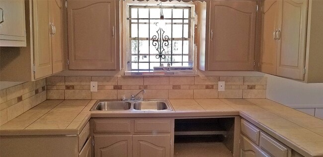 Building Photo - 4942 Rockport Dr