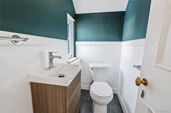 Building Photo - 203 Store Hill Rd