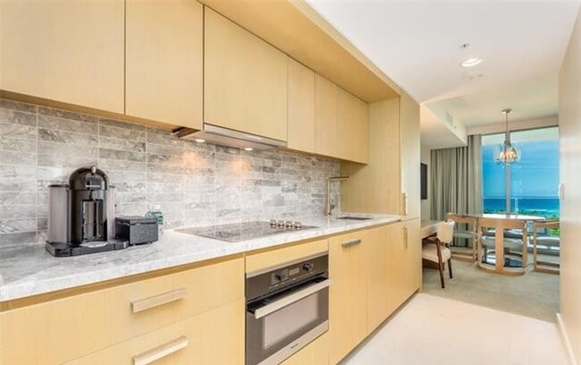 Building Photo - Rarely Available 1 BED / 1 BATH Long-term rental at The Ritz Residences!!