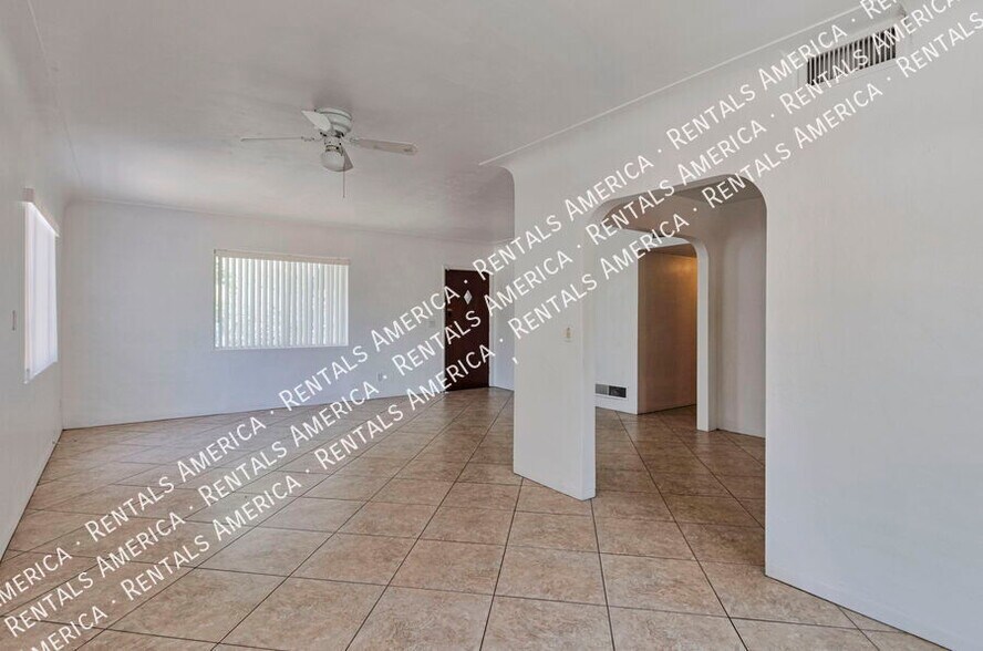 Building Photo - 3733 N Mountain Ave