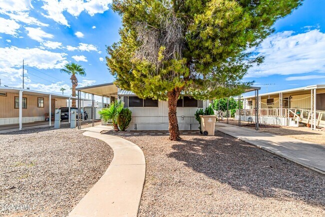 Building Photo - 2650 W Union Hills Dr