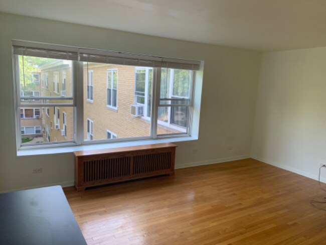 Building Photo - 6114 N Winchester Ave