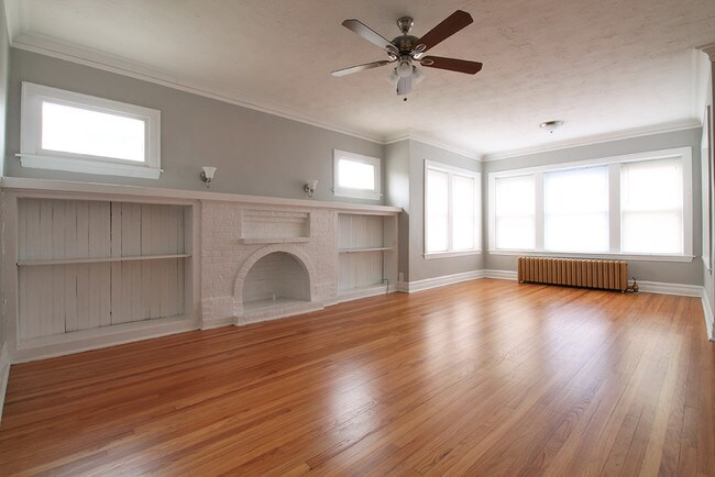 Building Photo - 321-323 N Austin Blvd