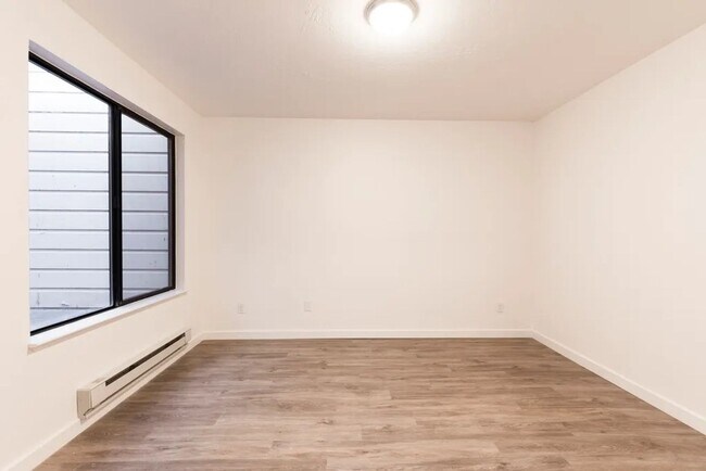 Building Photo - Sunlit, Stylish and Effortlessly San Francisco!