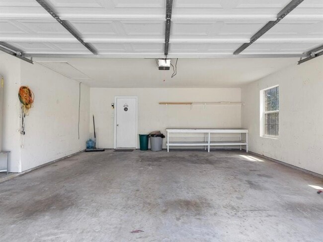 Building Photo - 100 Pinnacle Cir