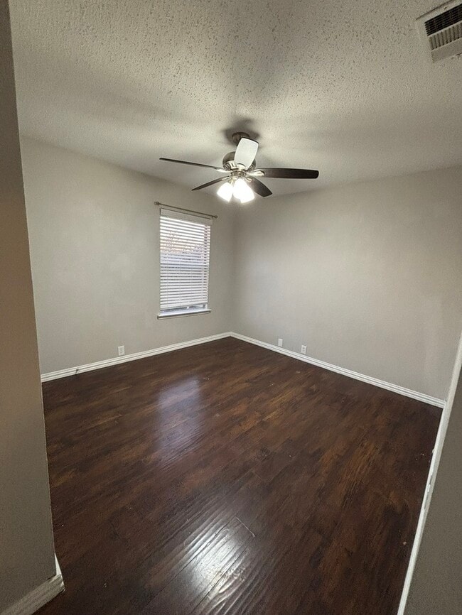 Building Photo - Charming 4 bed, 3 bath house for rent in w...