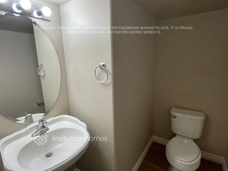 Building Photo - 5492 Oatfield St