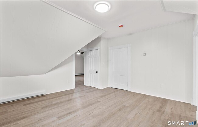 Building Photo - 32 Lamberton St