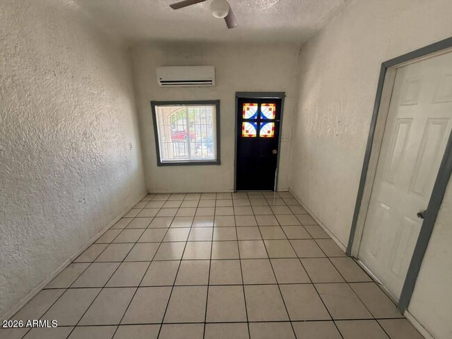Building Photo - 834 5th St