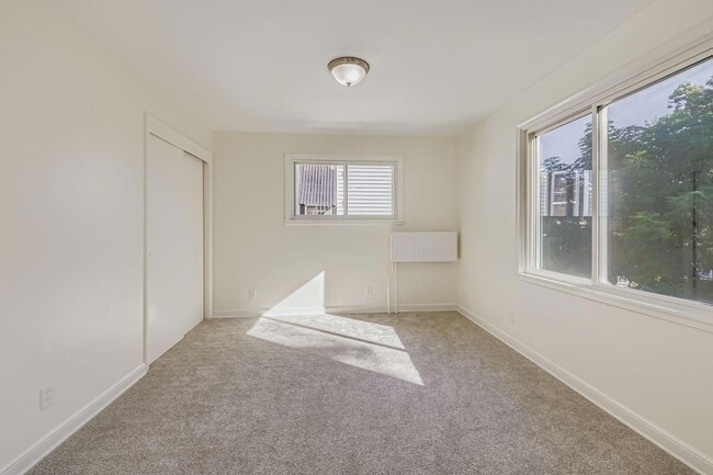 Building Photo - 2630 14th Ave S