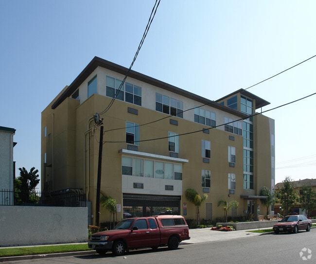 Building Photo - Jackson Aisle Apartments