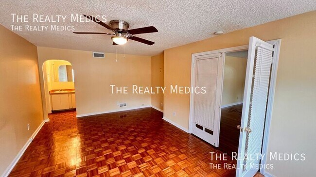 Building Photo - 1807 N Park Ave