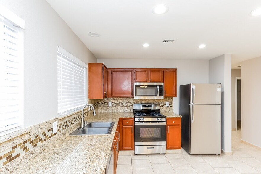 Building Photo - 11257 Albergotta Ct
