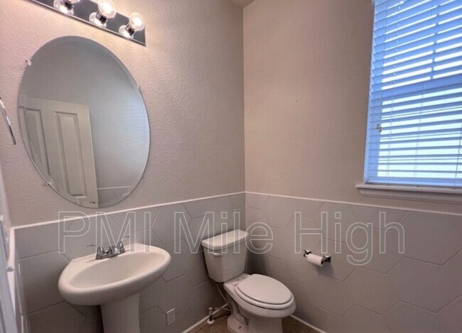 Building Photo - 12523 Grape St