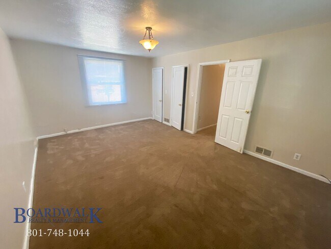 Building Photo - Charming 3 Bed 2 Bath Home in Holladay wit...