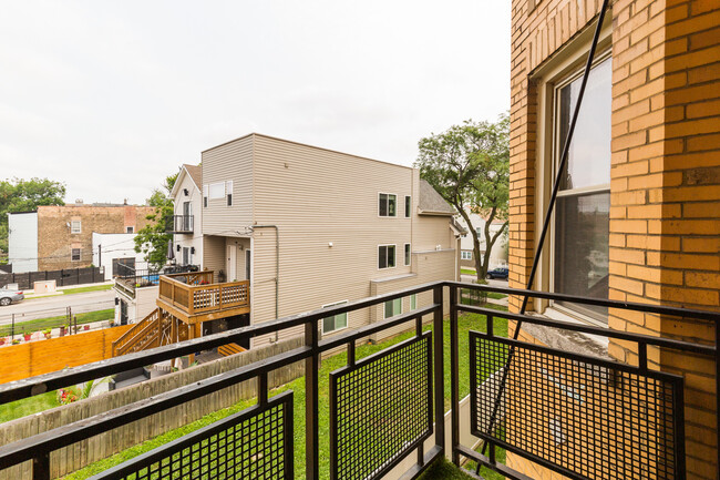 Building Photo - 3510 W Cortland St