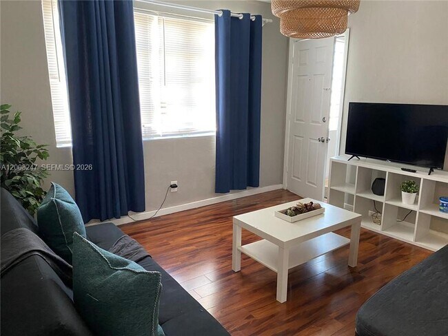 Building Photo - 375 SW 19th Ave