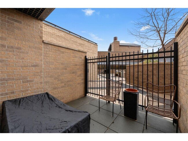 Building Photo - 20 NE 2nd St