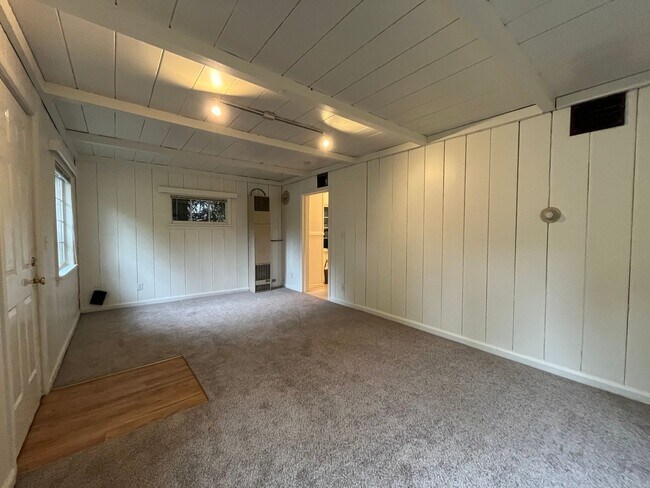 Building Photo - 2727 NE 92nd St