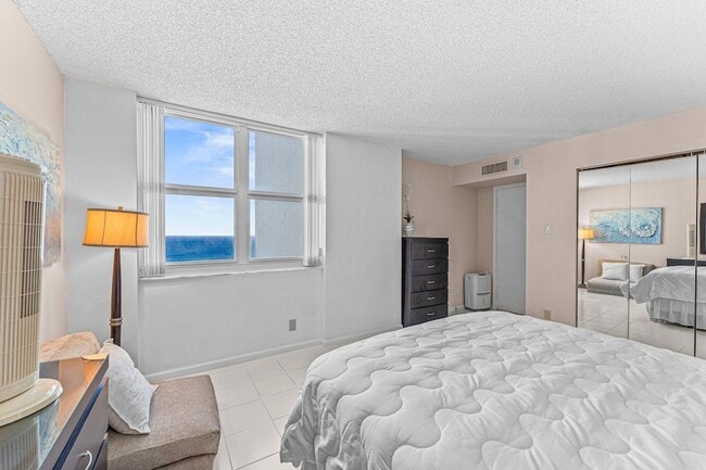 Building Photo - 5420 N Ocean Dr