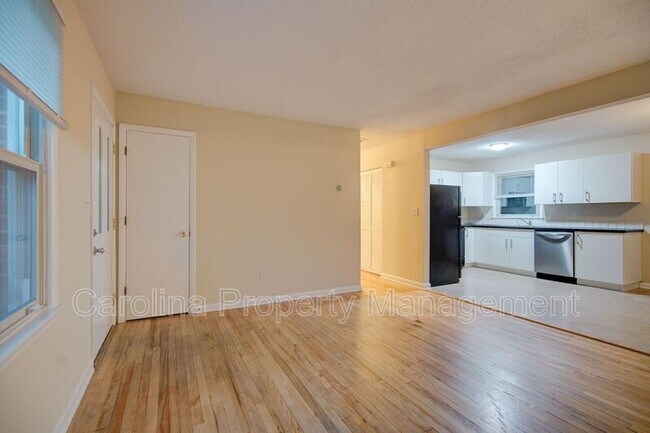 Building Photo - 421 E McLelland Ave