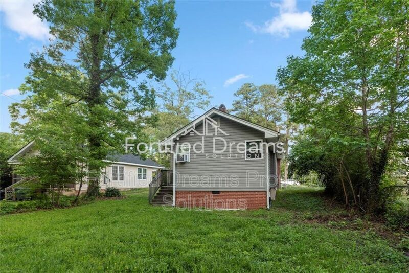 Building Photo - 712 Englewood St