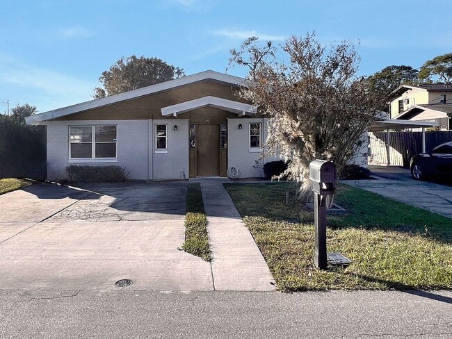Building Photo - 907 Lake Jessie Dr