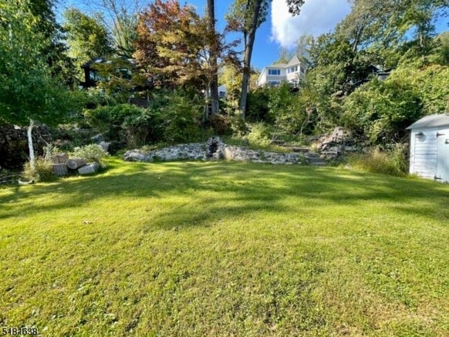 Building Photo - 136 Cedar Lake Rd W