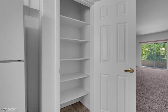 Building Photo - 353 Amber Pine St