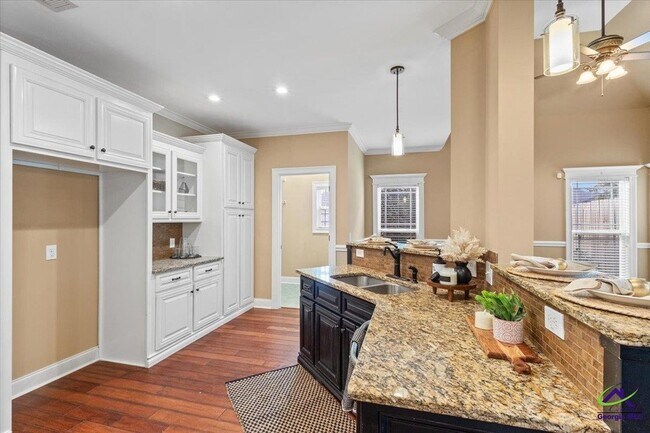 Building Photo - 300 Cheshire Dr