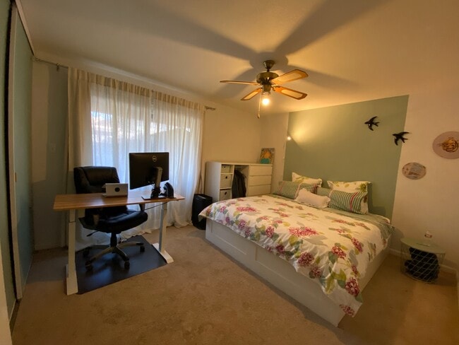 Building Photo - 5484 Roundtree Dr