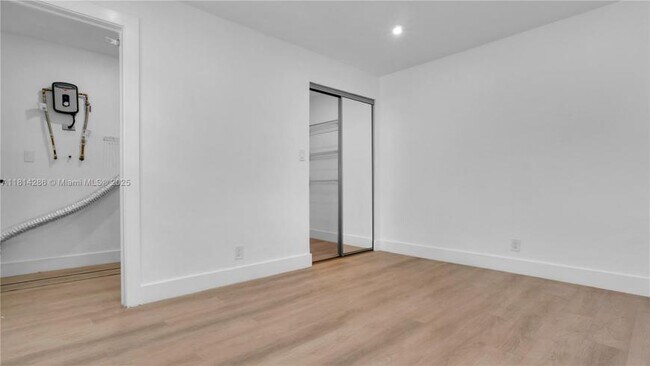 Building Photo - 2 bedroom in Hallandale FL 33009