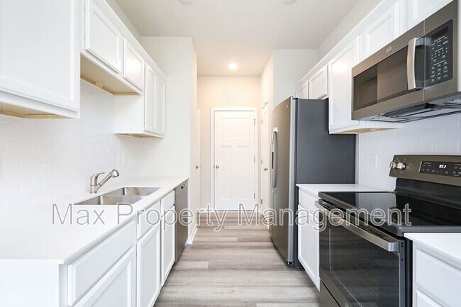 Building Photo - 211 NE Whitetail Dr