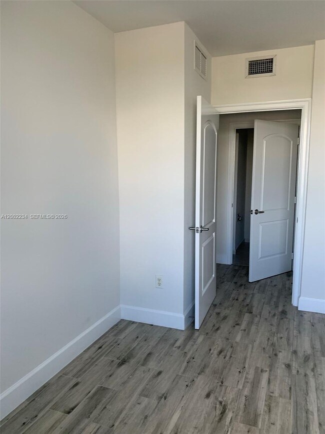 Building Photo - 1830 Radius Dr